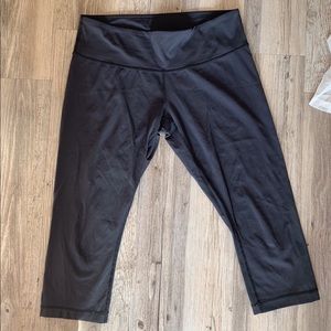 Black 3/4 lulu lemons size 10